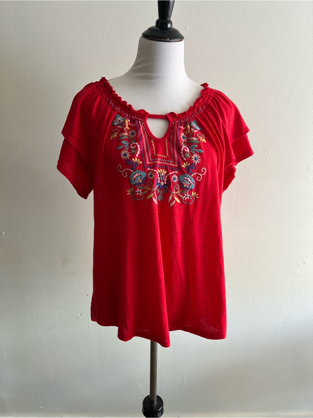 New York Laundry Red Embroidered Peasant Blouse